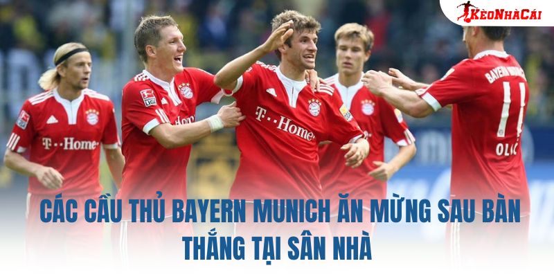 Các cầu thủ Bayern Munich ăn mừng sau bàn thắng tại sân nhà