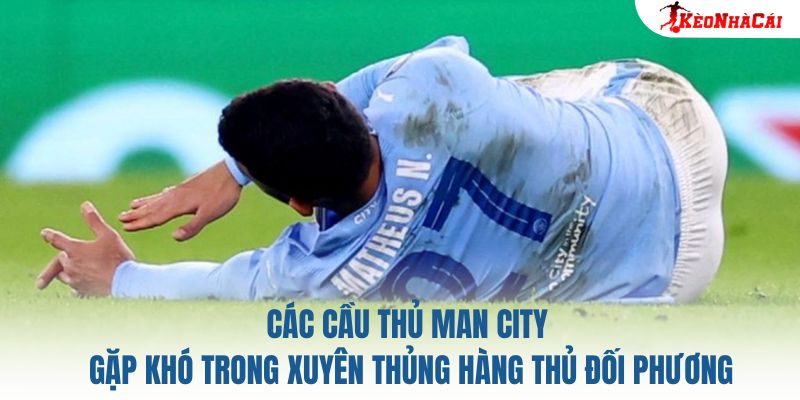 Các cầu thủ Man City gặp khó trong việc xuyên thủng hàng thủ đối phương
