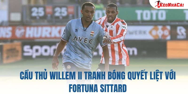 Cầu thủ Willem II tranh bóng quyết liệt với Fortuna Sittard