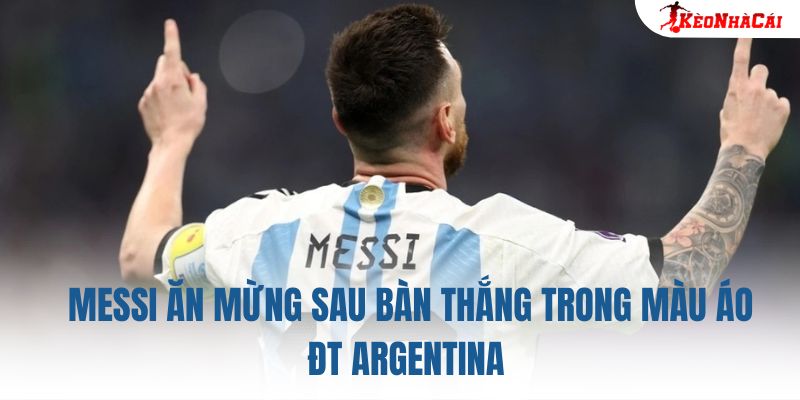 Messi ăn mừng sau bàn thắng trong màu áo ĐT Argentina